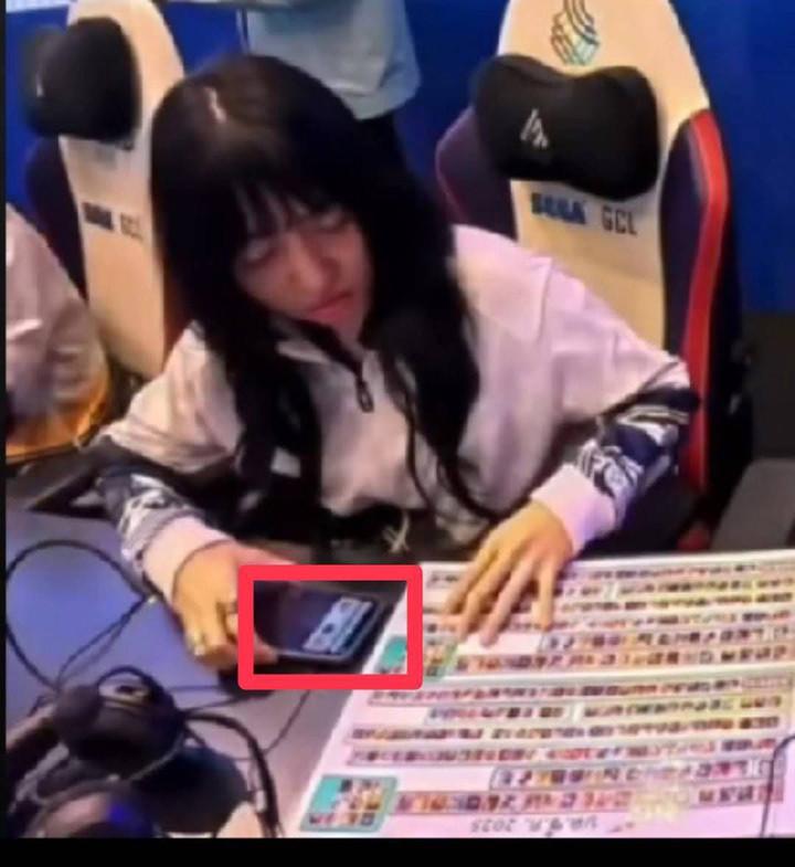 Lộ diện 