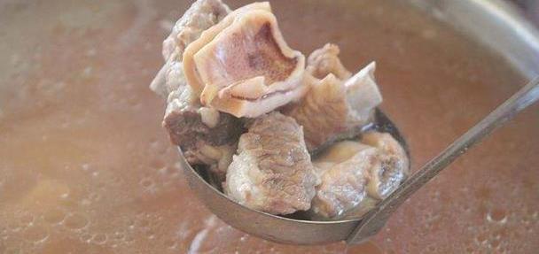 Vì sao nên nêm muối muộn khi ninh xương? Hóa ra trước giờ chúng ta toàn làm sai- Ảnh 1.