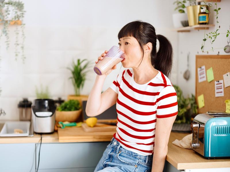 Không phải sáng hay tối, đây mới là cách uống collagen giúp làn da và xương khớp của bạn hưởng lợi nhiều nhất- Ảnh 1.