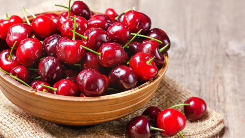 Cherry đang vào mùa giá rẻ: Thấy 3 loại này ngoài chợ, dù giá thấp cũng đừng mua kẻo “tiền mất tật mang”- Ảnh 1.