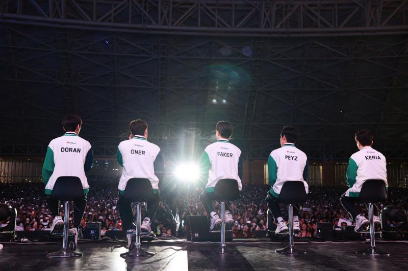 Fan meeting T1 tại Việt Nam: Sự kiện hoành tráng nhưng nhiều tranh cãi, ban tổ chức nói gì?- Ảnh 2.