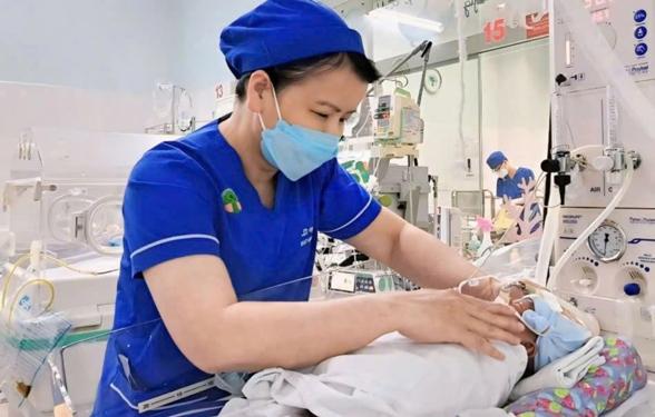 Hơn 40 ngày nỗ lực cứu bé sinh non người nước ngoài- Ảnh 1.