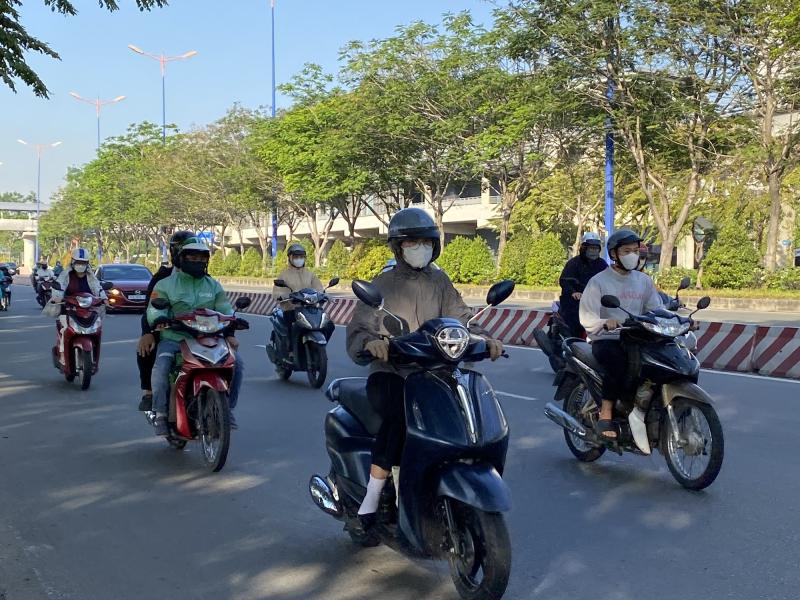 Nhiệt độ giảm sâu, người dân TP Hồ Chí Minh bảo vệ sức khỏe ra sao?- Ảnh 2.