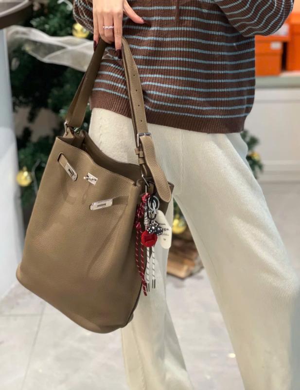 Hermès tiếp tục tạo cơn sốt với phiên bản nâng cấp từ 1 chiếc túi huyền thoại- Ảnh 4.