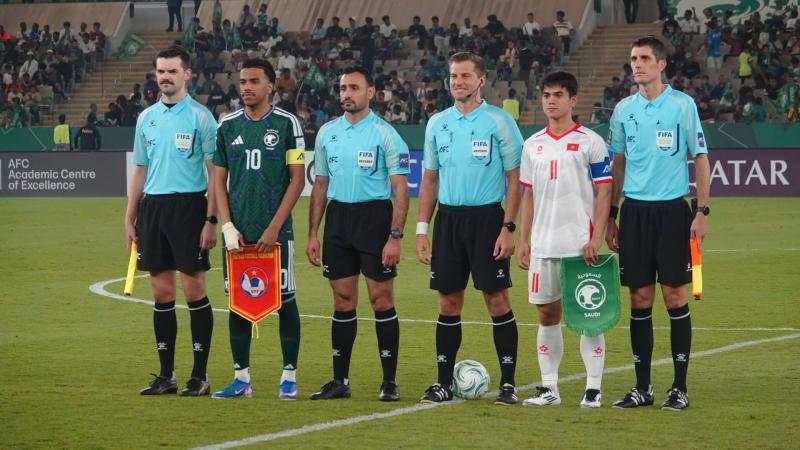 Lộ diện tổ trọng tài điều khiển trận U23 Việt Nam vs U23 Trung Quốc tại bán kết: Bắt cực nghiêm khắc- Ảnh 1.