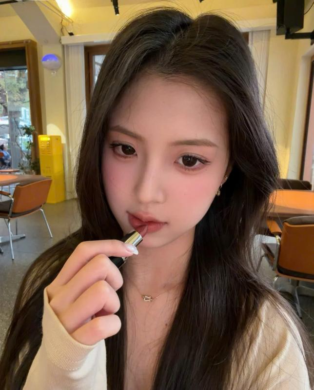 Có hãng son cứ trời lạnh là chiếm sóng MXH: Quá nhiều màu hot trend, lên môi slay thôi rồi!- Ảnh 12.
