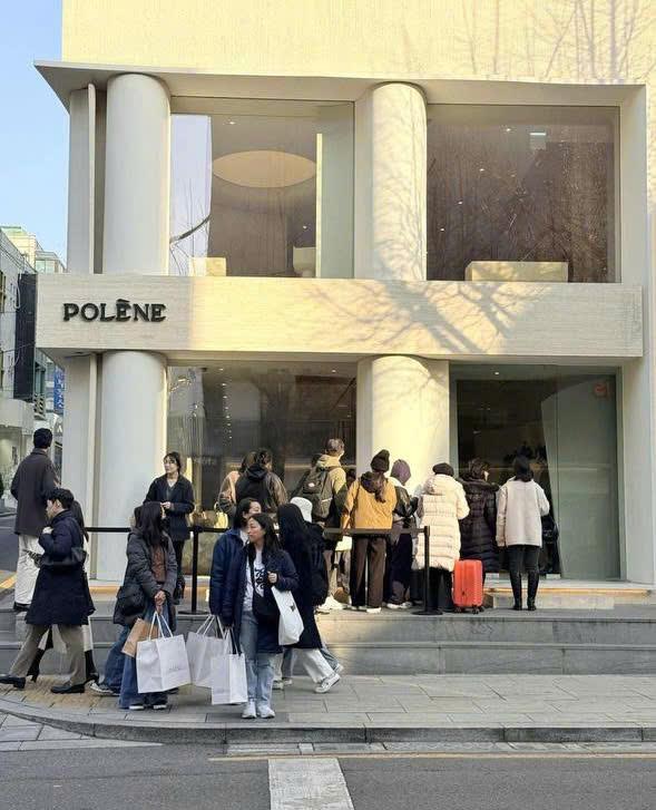 Polène sắp tăng giá, dân tình xếp hàng dài tranh thủ mua gom- Ảnh 8.