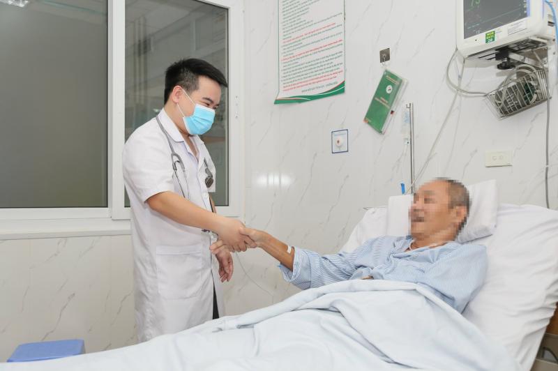 Người đàn ông 53 tuổi đột ngột ngã gục, hôn mê sâu ngay khi vừa chơi tennis, bác sĩ bệnh viện Đức Giang đưa ra khuyến cáo- Ảnh 1.