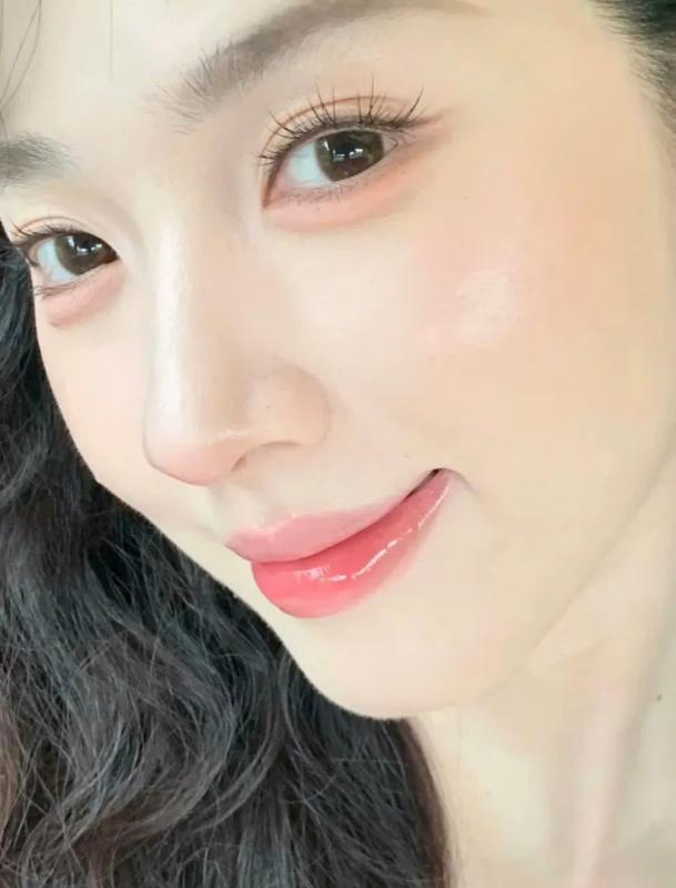 6 thỏi son dưỡng lên môi đẹp kinh khủng, xứng đáng xuống tiền nhất đầu năm 2026- Ảnh 4.