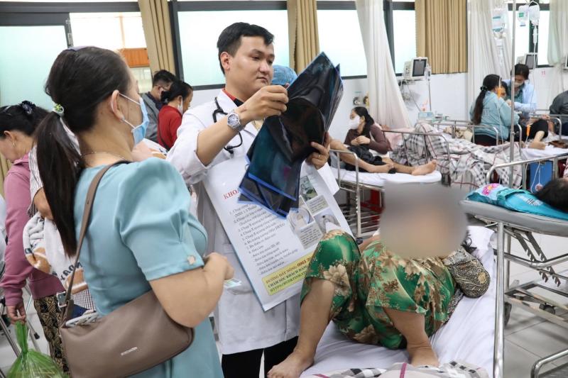 Chạy đua với "giờ vàng" cứu người- Ảnh 1.