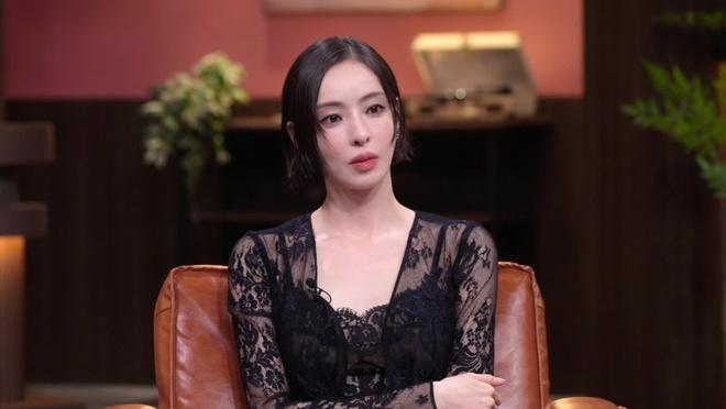 Minh tinh 40 tuổi khiến netizen chia 2 phe- Ảnh 17.