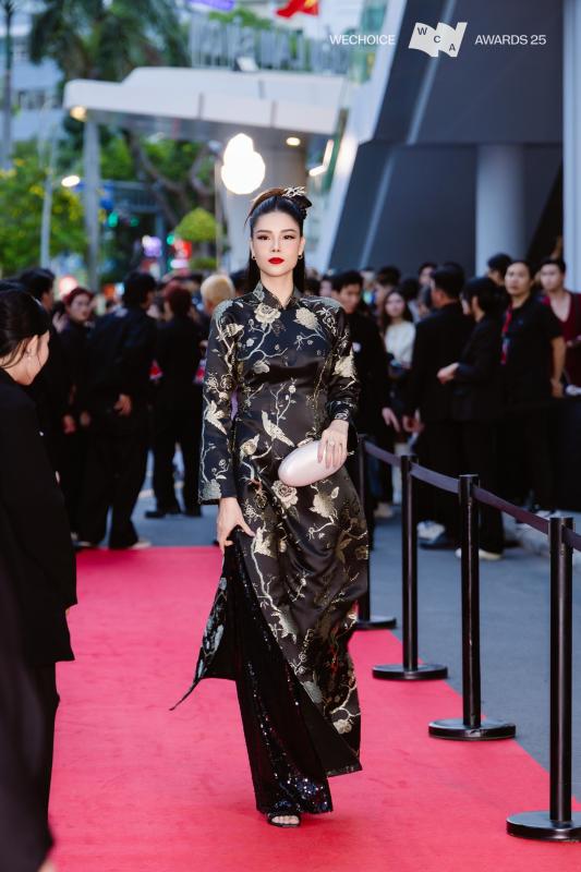 Kỳ Hân - vợ Mạc Hồng Quân khoe visual phát sáng trên thảm đỏ WeChoice Awards, mẹ 2 con vóc dáng vẫn nuột nà- Ảnh 1. Kỳ Hân - vợ Mạc Hồng Quân khoe visual phát sáng trên thảm đỏ WeChoice Awards, mẹ 2 con vóc dáng vẫn nuột nà- Ảnh 1.