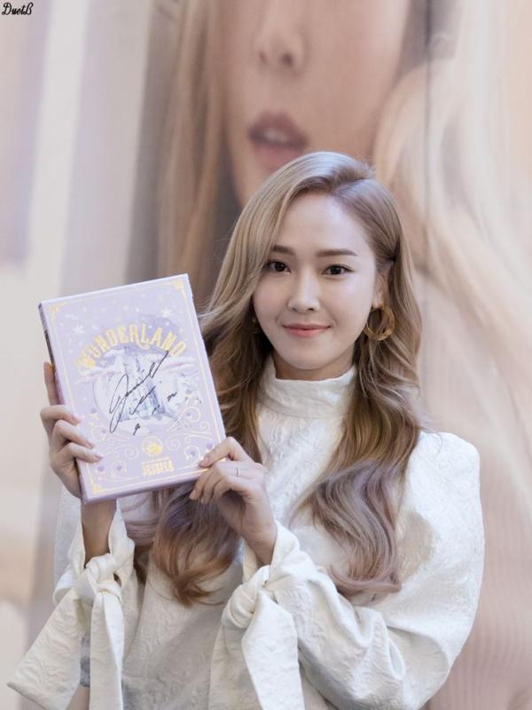 Sự hết thời của công chúa được ưu ái nhất showbiz: Rời nhóm bị ghét bỏ, kinh doanh phá sản concert thì ế vé- Ảnh 5.