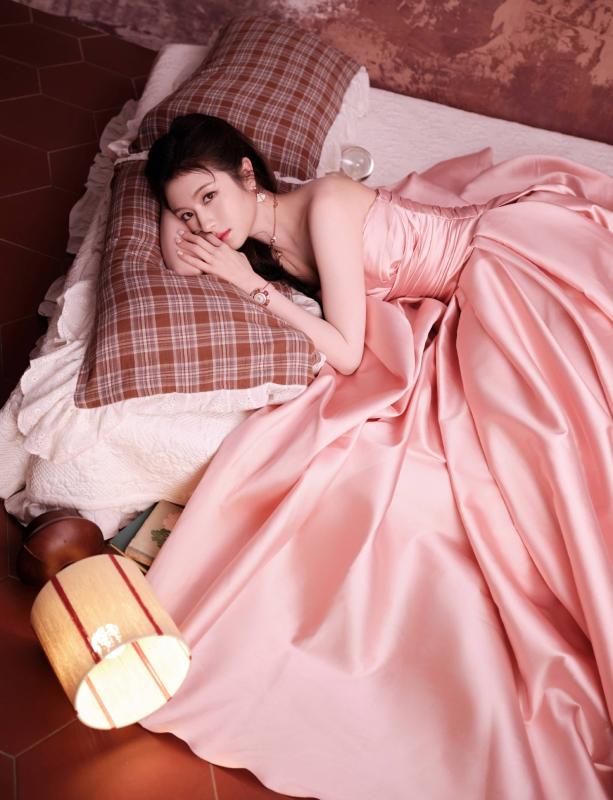 Hóa điên với hoàng tử - công chúa đẹp nhất Đêm Hội Weibo 2026: Visual sáng rực khung hình, mang đám cưới đến giùm- Ảnh 3.