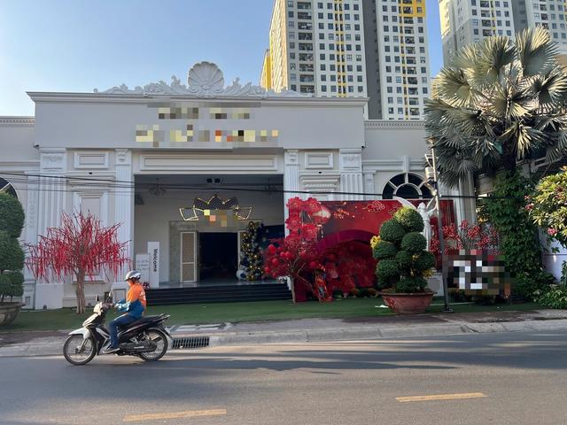 Xác định nguyên nhân nữ công nhân đang hát trong tiệc tất niên bất ngờ gục xuống, tử vong- Ảnh 1.