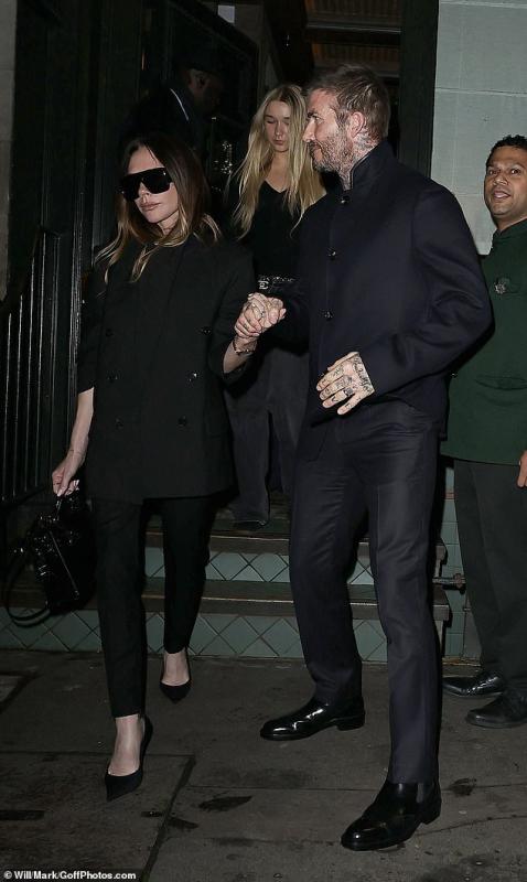 “Cam thường” bắt cận nhan sắc tiểu thư Harper Beckham, biểu cảm buồn bã giữa drama gia đình gây chú ý- Ảnh 3.