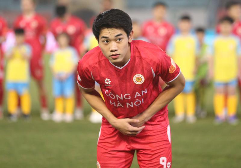 Vinh danh Đình Bắc: Vua phá lưới U23 châu Á chính thức nhận cúp tại Hàng Đẫy trước hàng nghìn khán giả- Ảnh 5.