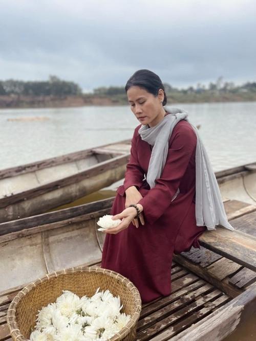 Biểu tượng của làng người mẫu Việt thập niên 2000, U50 mang vẻ quyến rũ từng trải và đầy khí chất: Nhiều chị em tuổi 30 cũng thầm ghen tị- Ảnh 2.