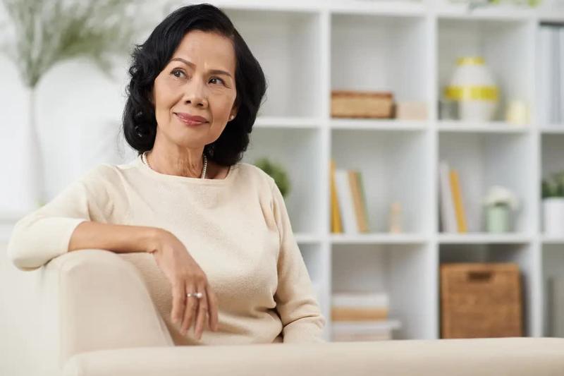 “Tôi 74 tuổi nhưng bị nhầm mới ngoài 60”: Bí quyết trẻ lâu không nằm ở kem dưỡng, mà ở một điều ít ai ngờ tới- Ảnh 3.