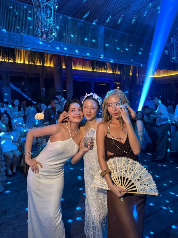 Đâu ai ngờ Chi Pu - Quỳnh Anh Shyn còn có ngày này!- Ảnh 6. Đâu ai ngờ Chi Pu - Quỳnh Anh Shyn còn có ngày này!- Ảnh 6.