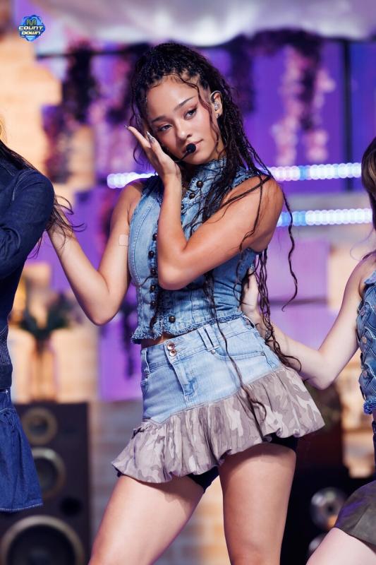 Thiên thần lai đẹp nhất showbiz tạm dừng hoạt động, nguy cơ bị đuổi khỏi nhóm vì bê bối bủa vây- Ảnh 5.