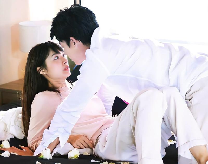 Lâu không làm "chuyện ấy" khiến phụ nữ già nhanh hơn? Bác sĩ nói thẳng: 4 hậu quả này là KHÓ TRÁNH!- Ảnh 1.