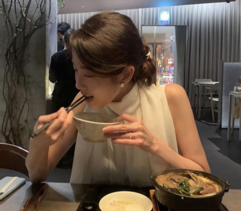 Tại sao phụ nữ sau 40 tuổi khó giảm cân? Rất có thể bạn đang mê 4 món không dầu mỡ nhưng nhanh "béo không phanh"- Ảnh 1.