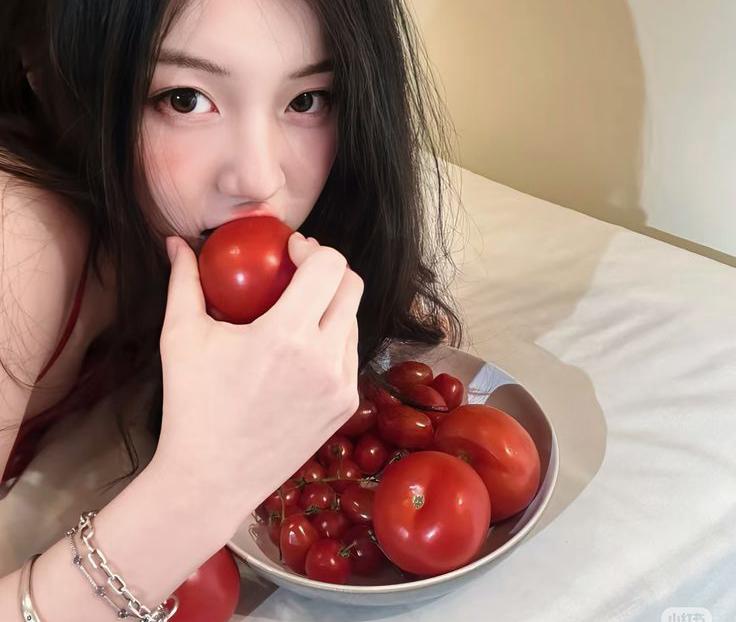 Ăn gì để kịp đẹp da đón Tết? Ăn bơ giảm nám, cà chua trắng da, "tống khứ" quầng thâm mắt phải dùng 1 thứ…- Ảnh 1.