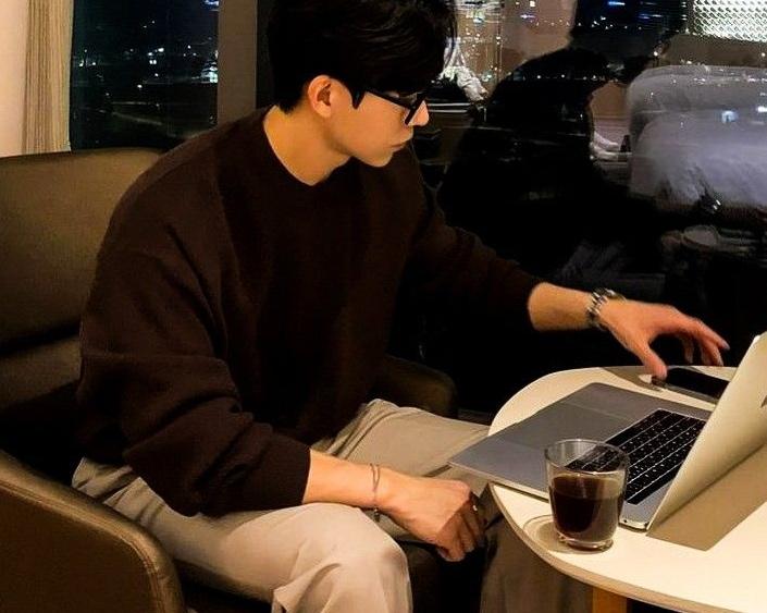 4 sai lầm khi uống cà phê gây tăng cân, càng uống càng mệt: Dễ mắc phải khi trở lại guồng làm việc sau nghỉ Tết- Ảnh 1.