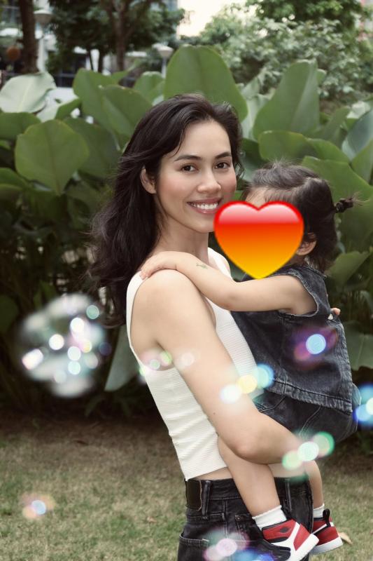 Việc đầu tiên Á hậu 9x làm khi trở về Việt Nam hậu chia tay chồng Việt kiều- Ảnh 1.