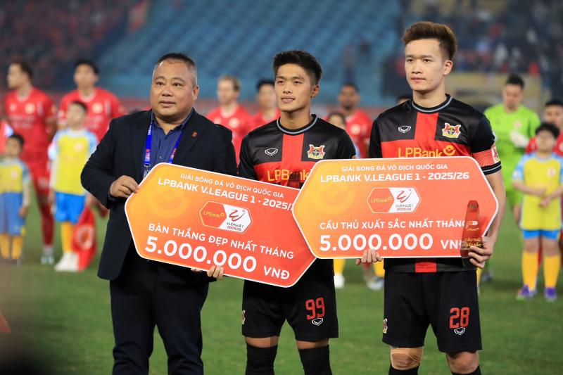 Vinh danh Đình Bắc: Vua phá lưới U23 châu Á chính thức nhận cúp tại Hàng Đẫy trước hàng nghìn khán giả- Ảnh 11.