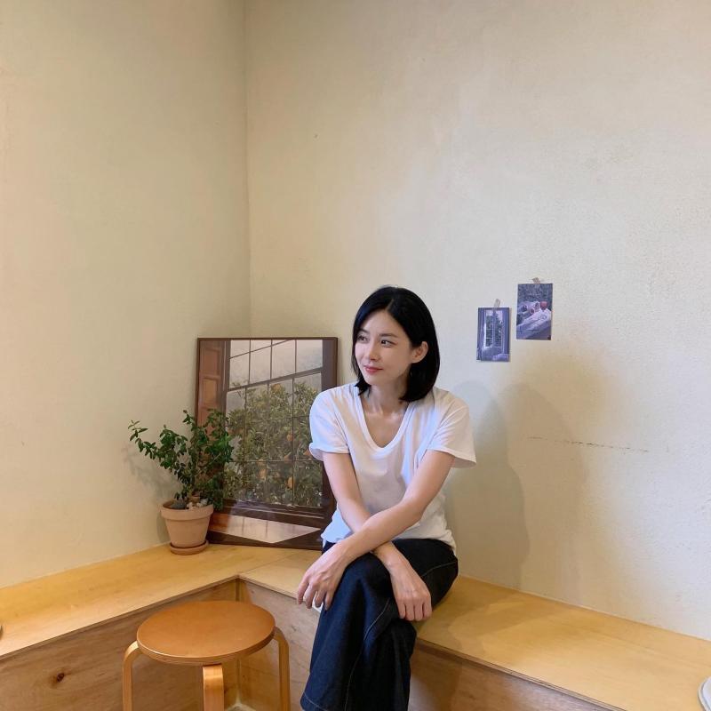 Đến khi 47 tuổi, tôi cũng muốn diện đồ đơn giản mà chuẩn thanh lịch như Lee Bo Young- Ảnh 5.