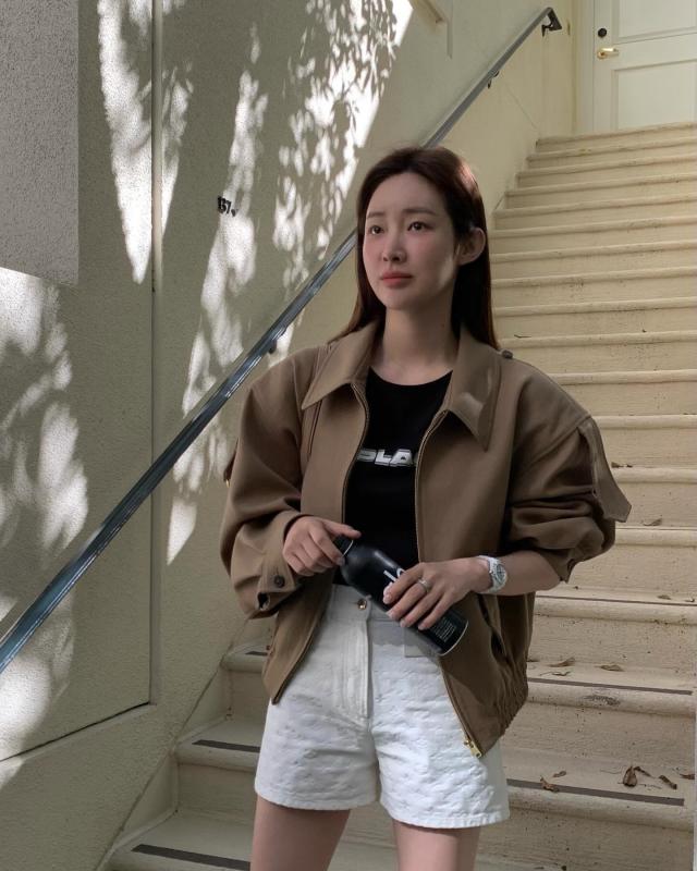 Vợ sắp cưới của "ông hoàng phóng vé" xứ Hàn: Trẻ măng ở tuổi 37, style đỉnh thế nào mà có 1 triệu lượt follow?- Ảnh 11.