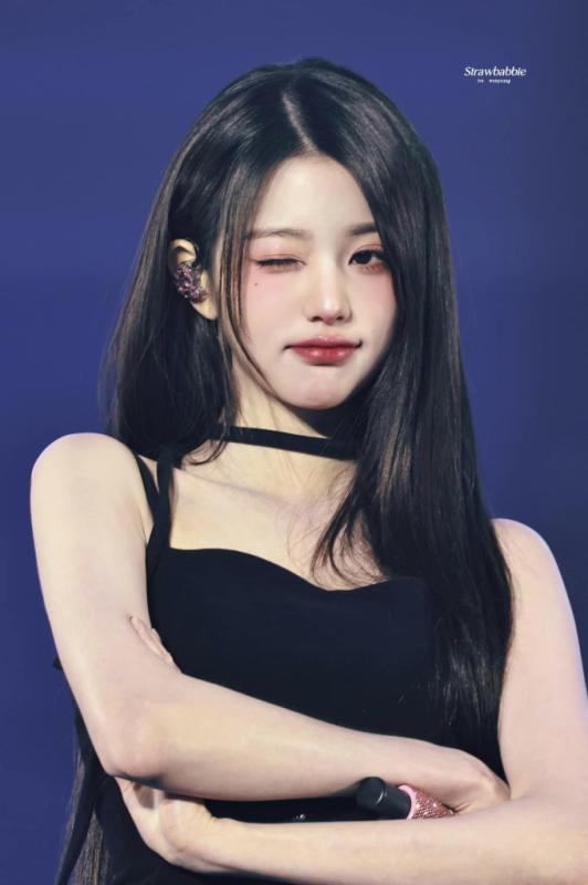 Gương mặt cứng đờ tới phát sợ của công chúa Kpop- Ảnh 11.