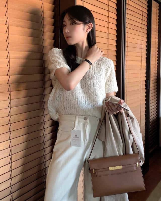Quần jeans trắng đang hot trở lại và 4 cách mặc trẻ trung, đậm chất nữ tính- Ảnh 7.