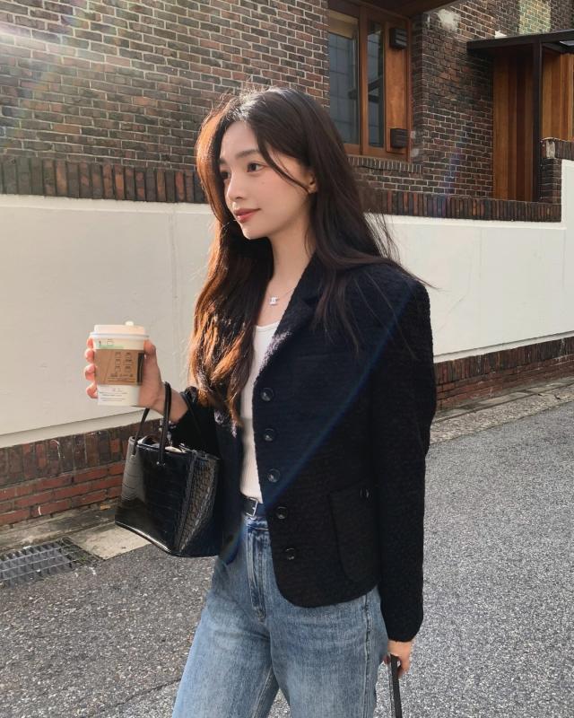 5 cách mặc quần jeans sang trọng và nổi bật, đúng không khí Tết- Ảnh 1.
