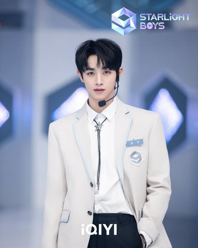 Đề cử đầu tiên đạt 1 triệu vote của WeChoice Awards 2025: Tân binh Vbiz sống "6 cuộc đời", đắt show ngang ngửa sao hạng A- Ảnh 4.