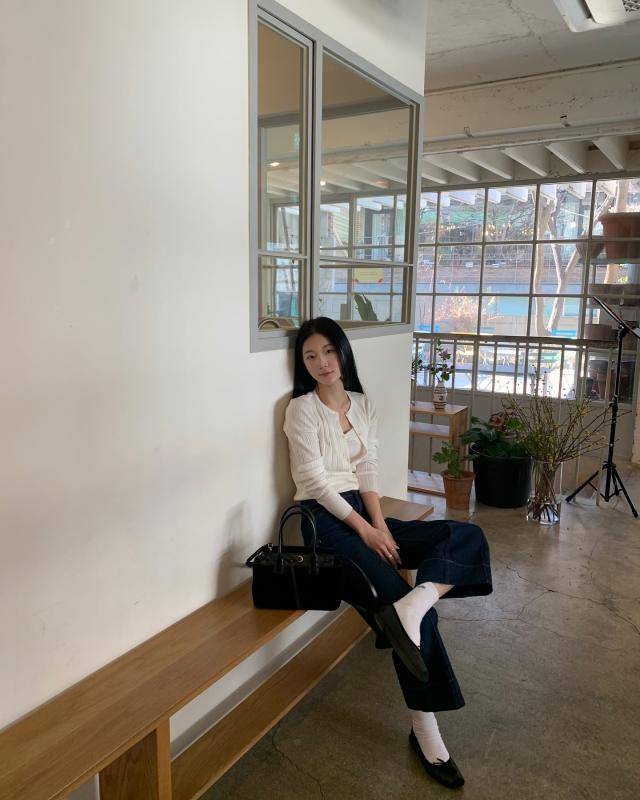 Nàng blogger mặc trang phục màu trung tính mỗi ngày, nhưng set nào cũng đẹp miễn chê- Ảnh 6. Nàng blogger mặc trang phục màu trung tính mỗi ngày, nhưng set nào cũng đẹp miễn chê- Ảnh 6.