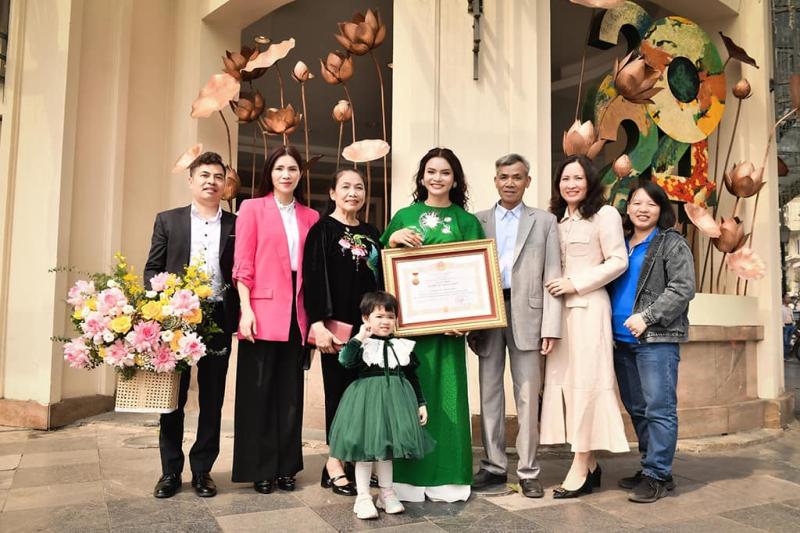 Nữ NSND trẻ nhất Việt Nam: Sống an nhàn trong biệt phủ 8000m², được tạo điều kiện đi diễn cả nước- Ảnh 2.