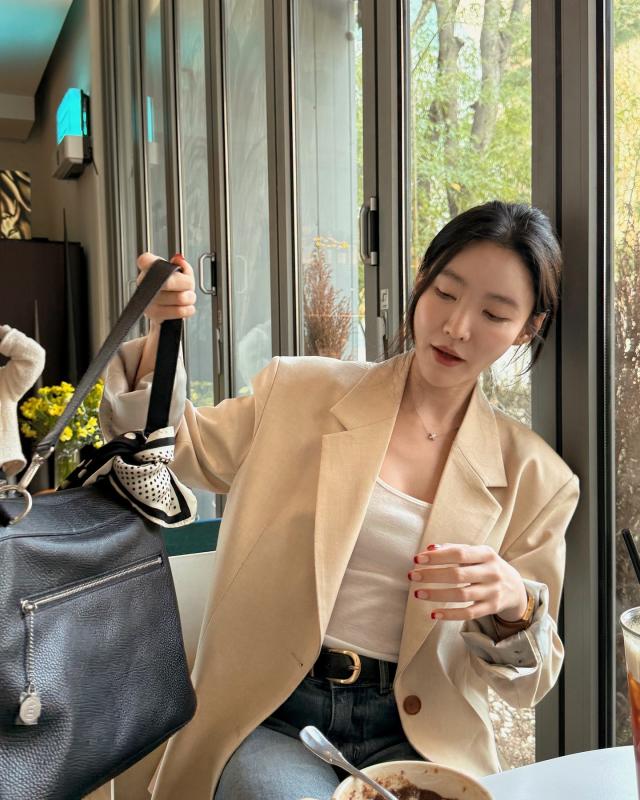 Thời tiết này mặc áo blazer là đẹp nhất: 5 công thức muốn áp dụng suốt Tết không chán- Ảnh 6.