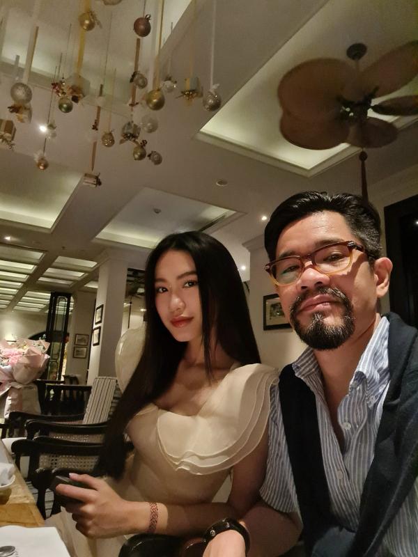 Khung hình nhà vợ "cực phẩm" của Văn Hậu: Mẹ vợ trẻ đẹp đọ sắc Doãn Hải My, vì sao bố vợ luôn vắng mặt?- Ảnh 5.