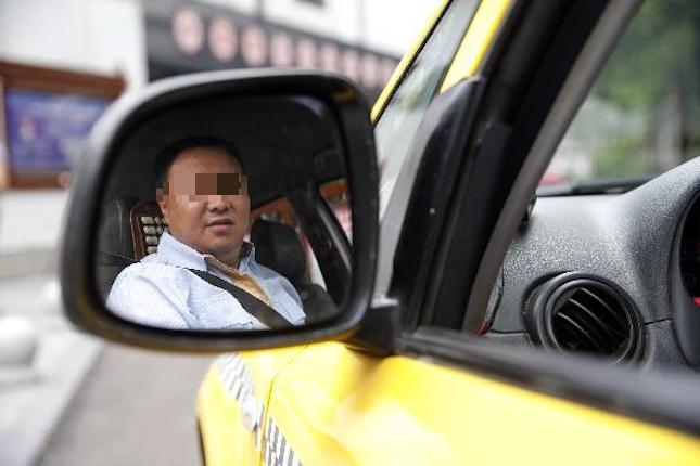 Nam tài xế taxi thường xuyên xì hơi khi chở khách, đi khám mới lộ ra KHỐI U KHỔNG LỒ đang "bức tử" nhiều cơ quan- Ảnh 1.