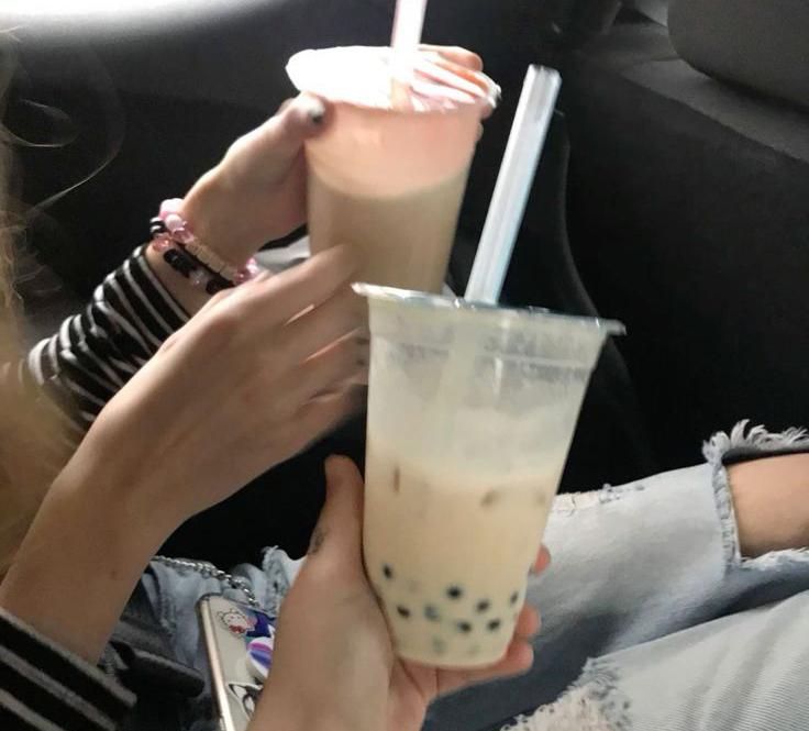 Ngày càng nhiều người còn trẻ đã phát hiện suy thận, bác sĩ tố giác: 4 kiểu uống nước "phá thận" không kém gì lười uống- Ảnh 2.