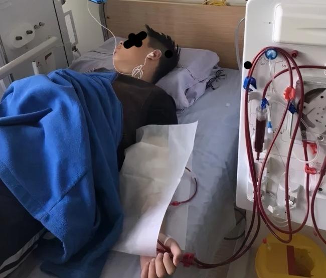31 tuổi suy thận nặng, ung thư giai đoạn cuối vì món ăn vặt làm từ thịt "vạn người mê", trẻ em Việt rất thích- Ảnh 2.