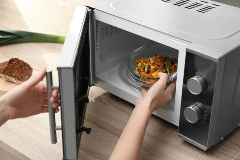 Cả nhà nhập viện cấp cứu, người mẹ tổn thương thận vì hâm nóng thức ăn thừa kiểu "cực độc" nhưng cực quen- Ảnh 2.