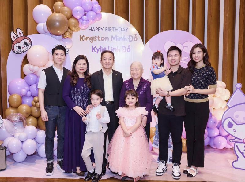 Đỗ Quang Vinh chúc mừng sinh nhật chủ tịch CLB Hà Nội: Lộ mối quan hệ Đỗ Quang Vinh chúc mừng sinh nhật chủ tịch CLB Hà Nội: Lộ mối quan hệ