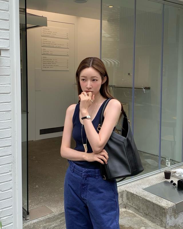 Vợ sắp cưới của "ông hoàng phóng vé" xứ Hàn: Trẻ măng ở tuổi 37, style đỉnh thế nào mà có 1 triệu lượt follow?- Ảnh 5.