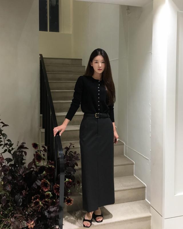 Nàng blogger mặc trang phục màu trung tính mỗi ngày, nhưng set nào cũng đẹp miễn chê- Ảnh 3. Nàng blogger mặc trang phục màu trung tính mỗi ngày, nhưng set nào cũng đẹp miễn chê- Ảnh 3.