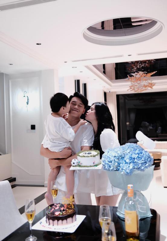 Vợ Thành Chung sắm 6 chỉ vàng cho con trai ngày vía Thần Tài, mới 3 tuổi bé Leo đã có của để dành- Ảnh 2.