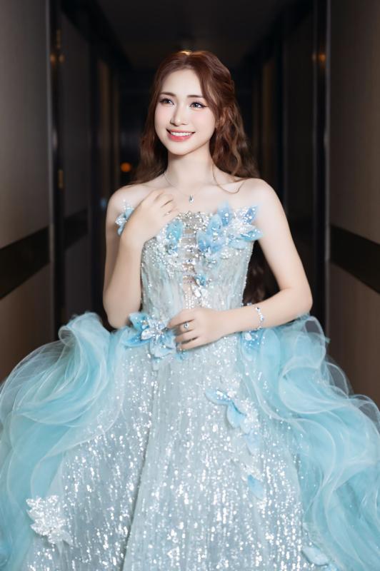 Hoà Minzy mở màn quá "bốc" và thực sự xuất hiện 1 đám cháy- Ảnh 4.